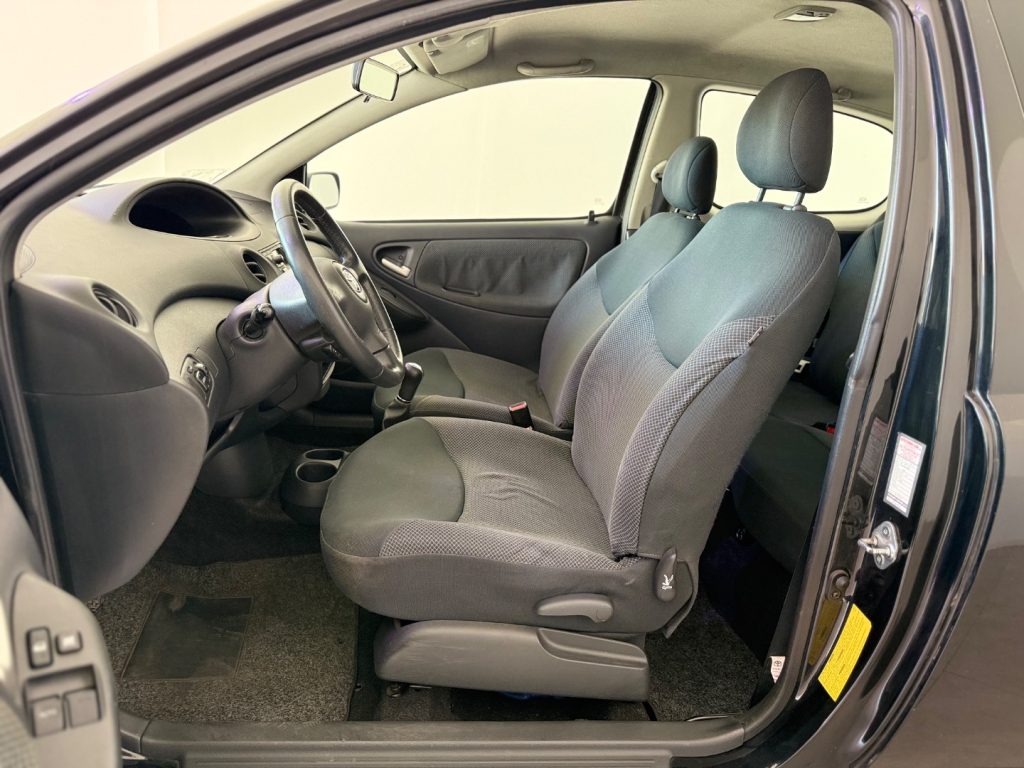 TOYOTA Yaris 1.3i 16V cat 3 porte Sol - 14