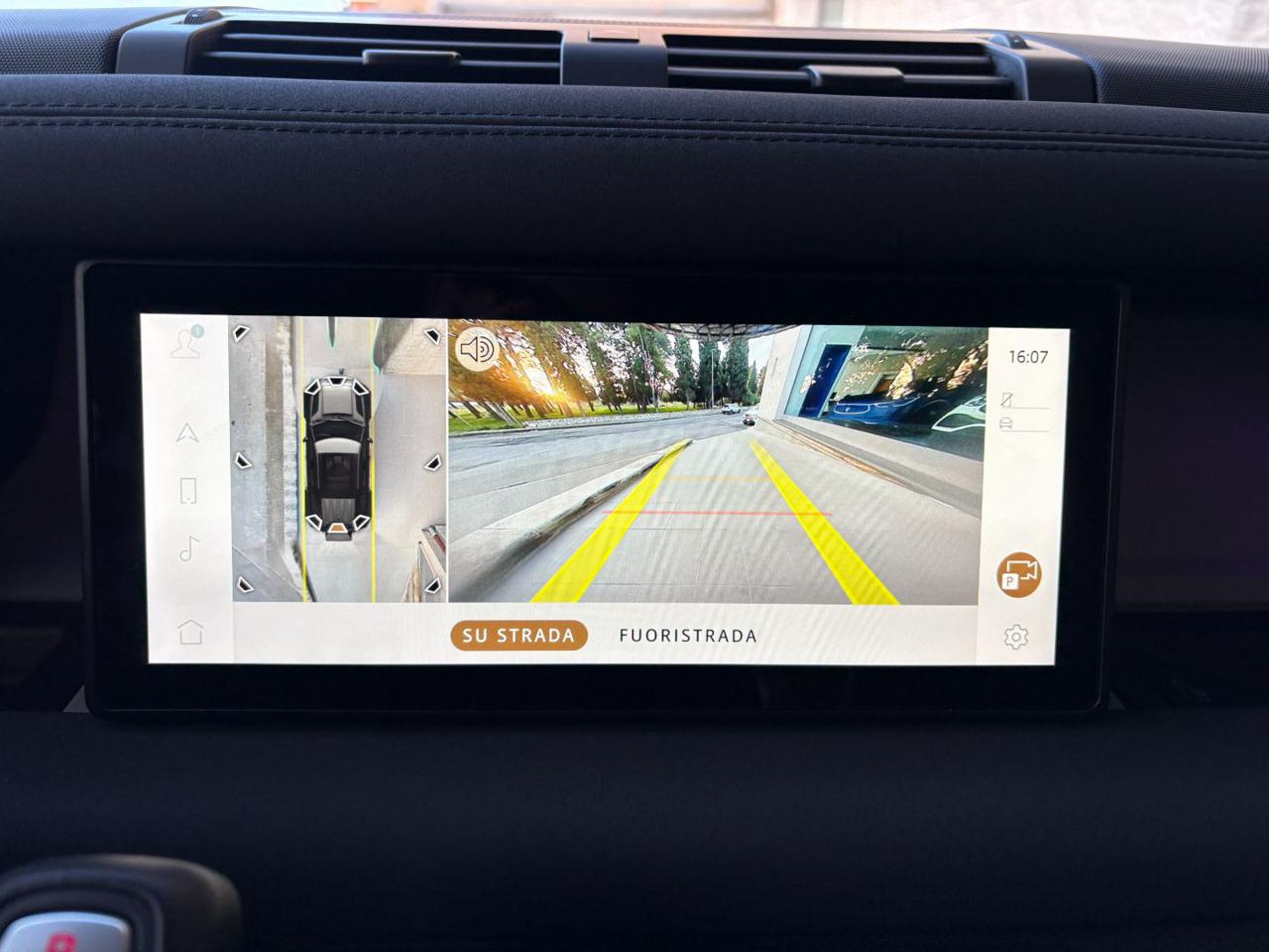 LAND ROVER Defender 110 3.0D I6 200 CV AWD Auto SE 7 POSTI. - 35