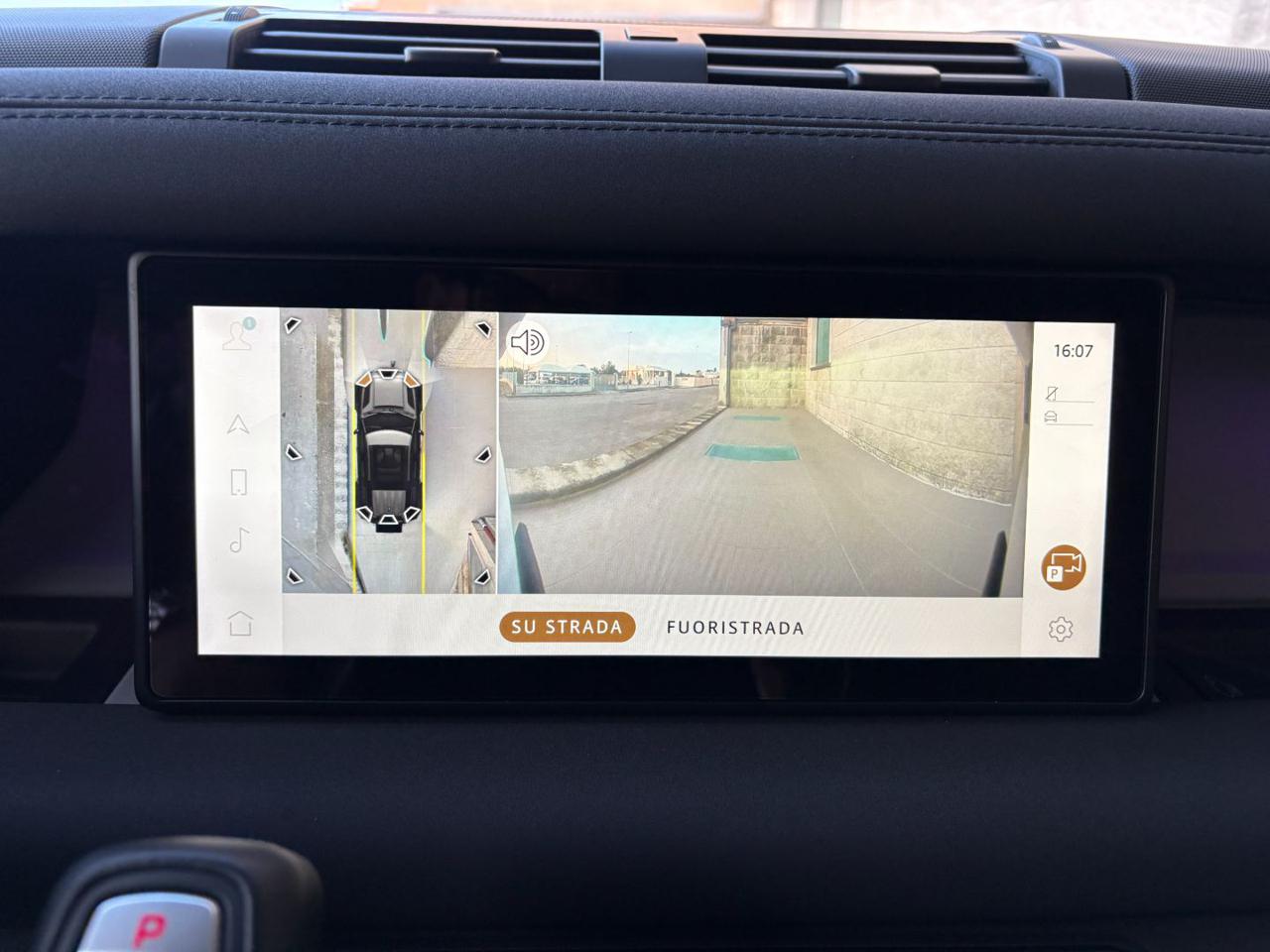 LAND ROVER Defender 110 3.0D I6 200 CV AWD Auto SE 7 POSTI - 36