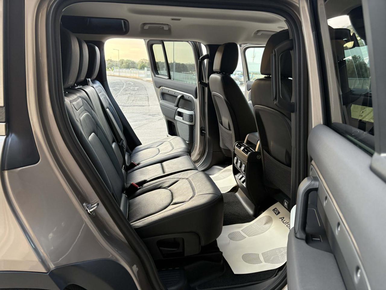 LAND ROVER Defender 110 3.0D I6 200 CV AWD Auto SE 7 POSTI - 11