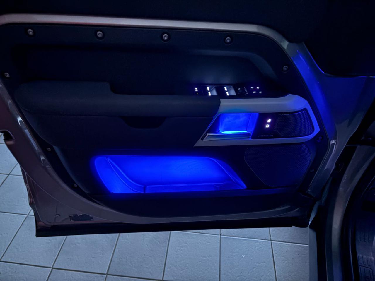 LAND ROVER Defender 110 3.0D I6 200 CV AWD Auto SE 7 POSTI - 21