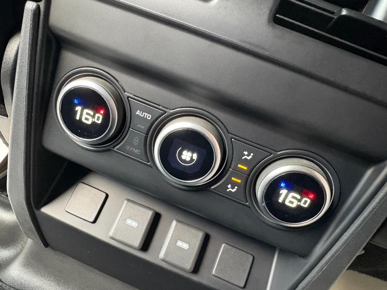 LAND ROVER Defender 110 3.0D I6 200 CV AWD Auto SE 7 POSTI - 23