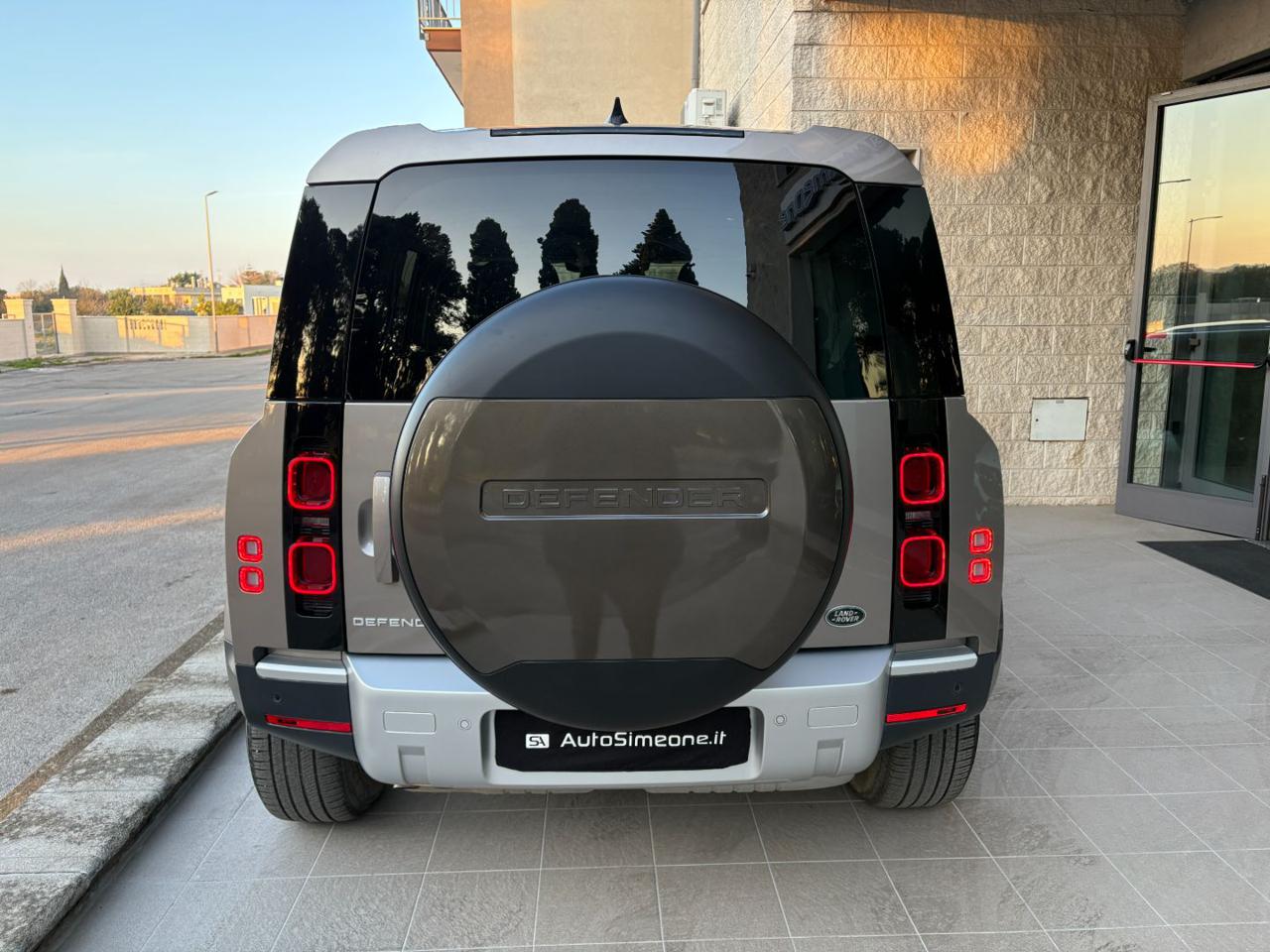 LAND ROVER Defender 110 3.0D I6 200 CV AWD Auto SE 7 POSTI - 6
