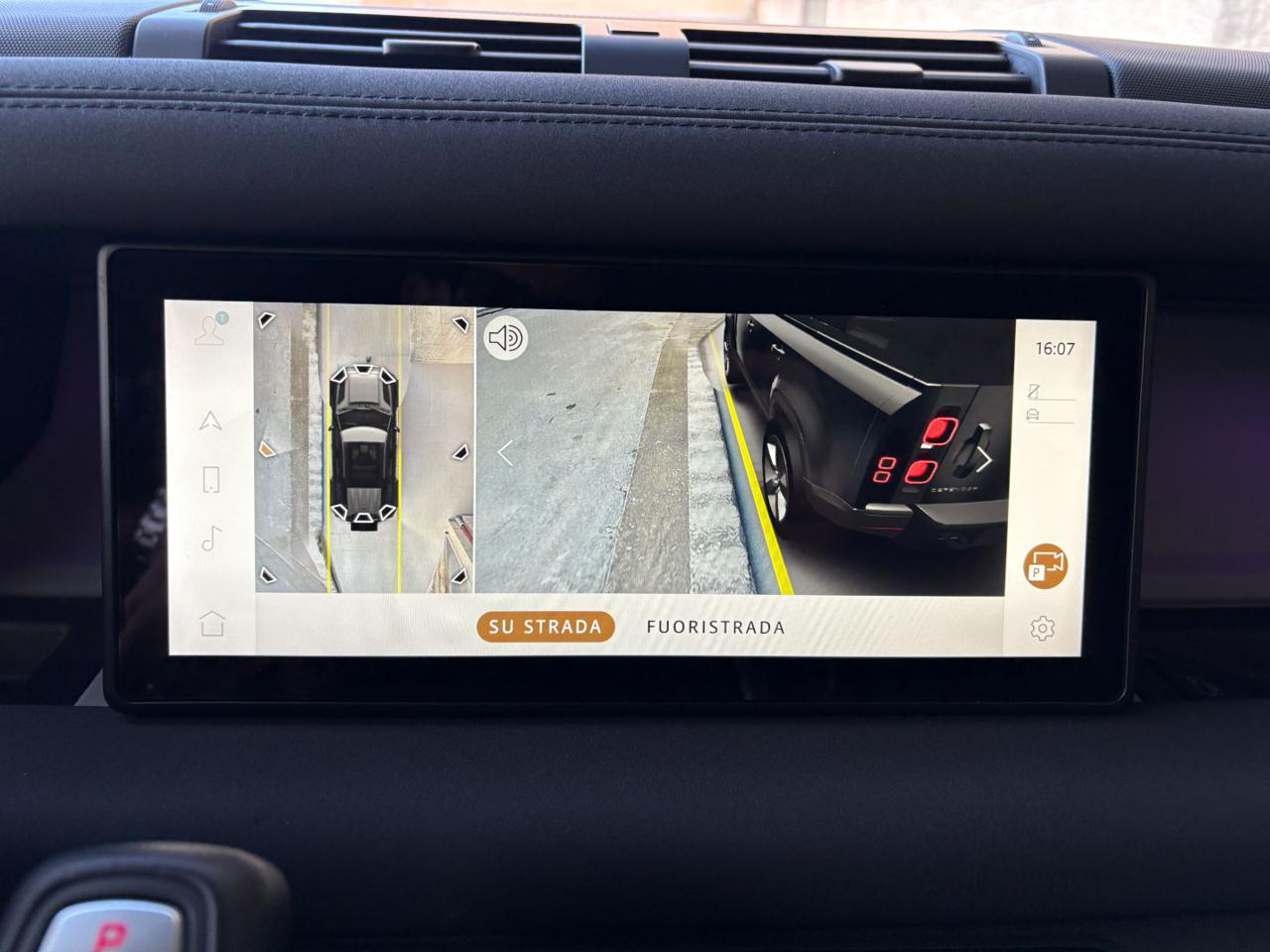 LAND ROVER Defender 110 3.0D I6 200 CV AWD Auto SE 7 POSTI - 38