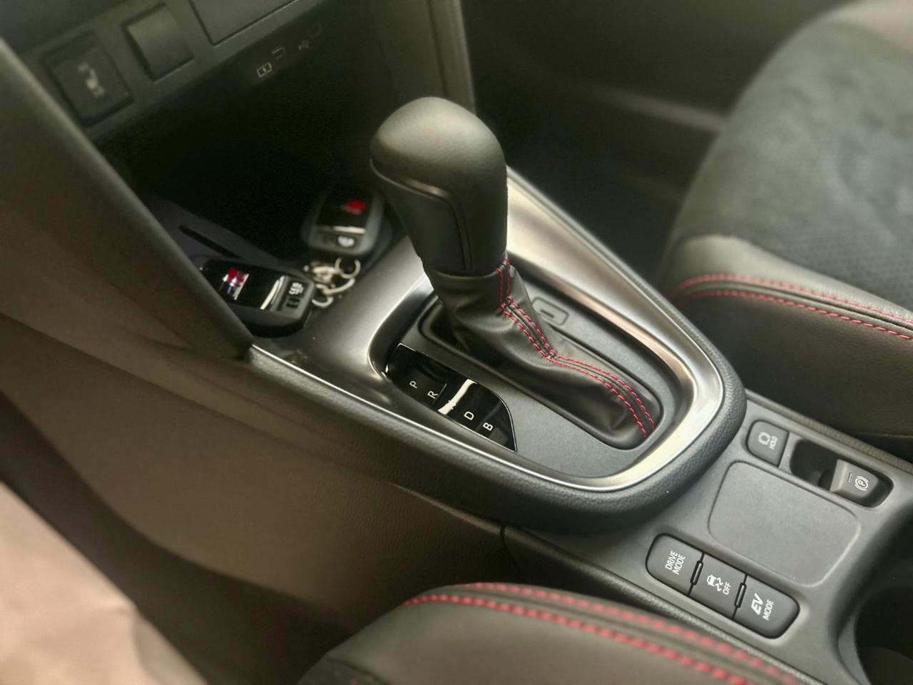 TOYOTA Yaris Cross 1.5 Hybrid 130 CV 5p. E-CVT GR SPORT - 9