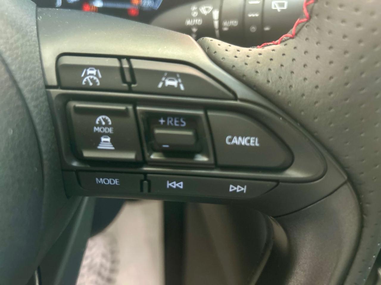 TOYOTA Yaris Cross 1.5 Hybrid 130 CV 5p. E-CVT GR SPORT - 6