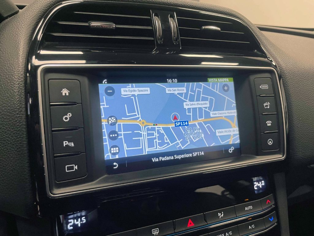 JAGUAR F-Pace 2.0D PURE AWD 180CV AUTO - 24