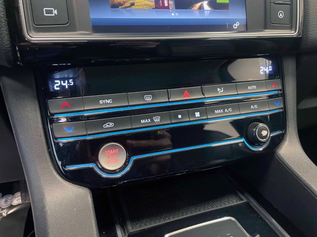 JAGUAR F-Pace 2.0D PURE AWD 180CV AUTO - 26