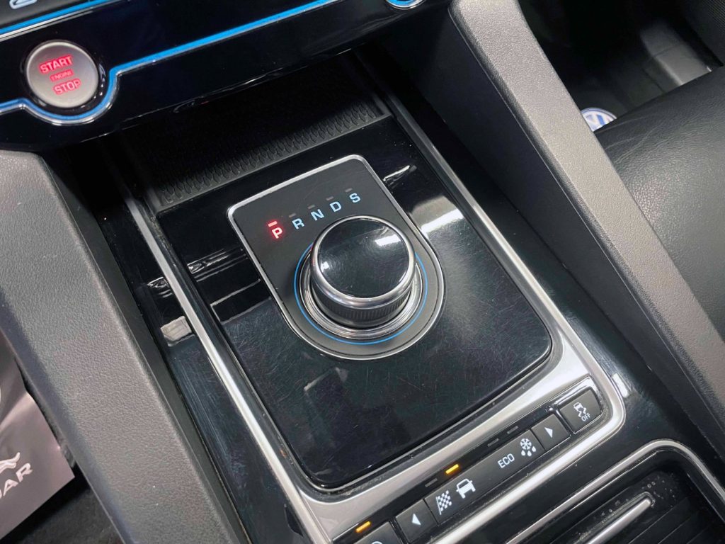 JAGUAR F-Pace 2.0D PURE AWD 180CV AUTO - 28