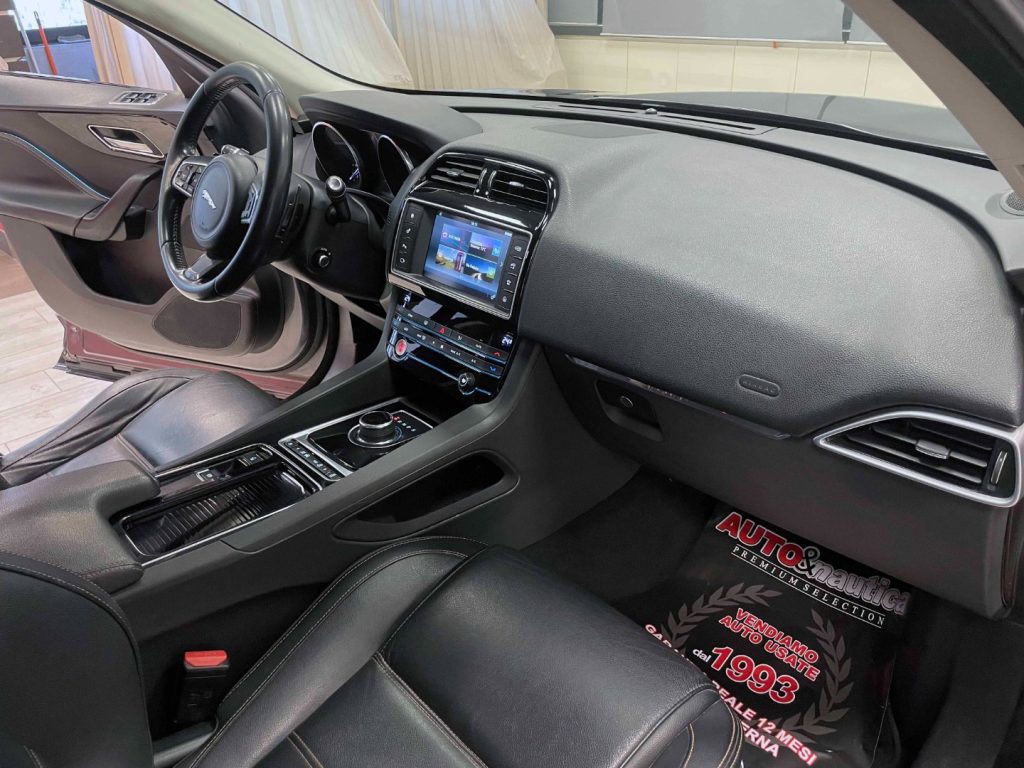 JAGUAR F-Pace 2.0D PURE AWD 180CV AUTO - 48