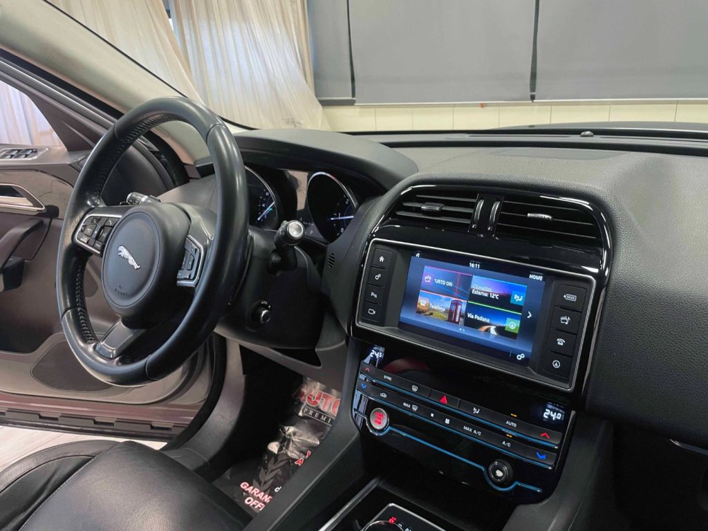 JAGUAR F-Pace 2.0D PURE AWD 180CV AUTO - 49