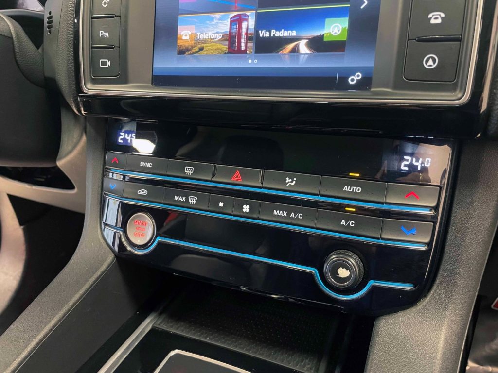 JAGUAR F-Pace 2.0D PURE AWD 180CV AUTO - 51