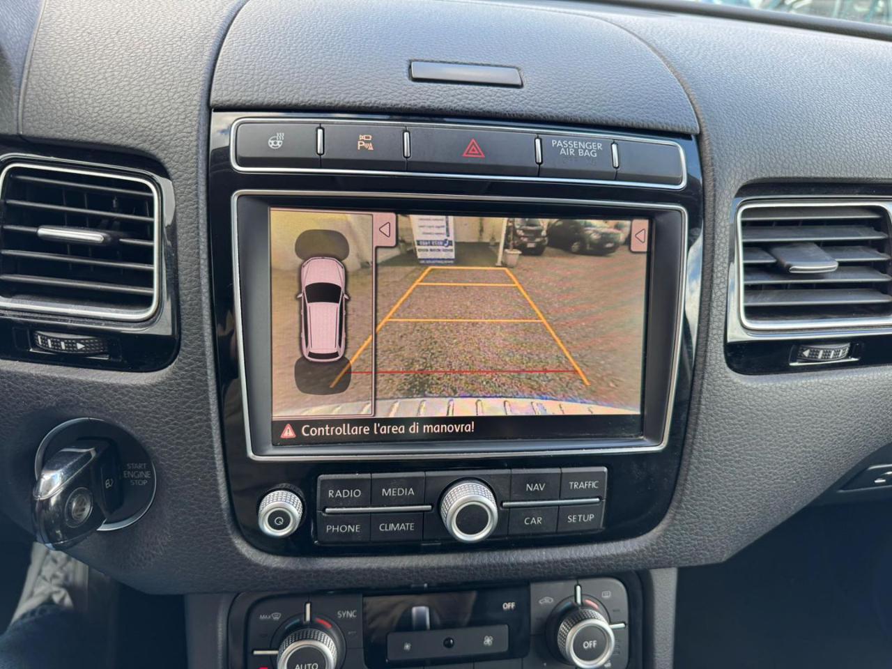 VOLKSWAGEN Touareg 3.0 TDI 262 CV tip. BMT Terrain Tech Executive - 11