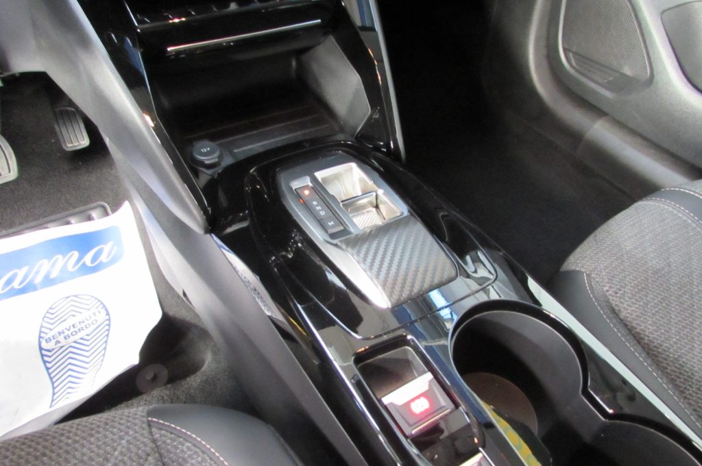 PEUGEOT 208 1.2 Hybrid 110 e-DCS6 Allure AUTOMATICA - 11