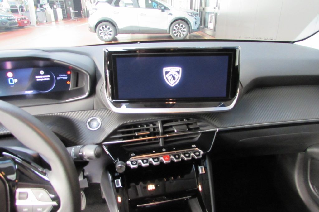 PEUGEOT 208 1.2 Hybrid 110 e-DCS6 Allure AUTOMATICA - 8