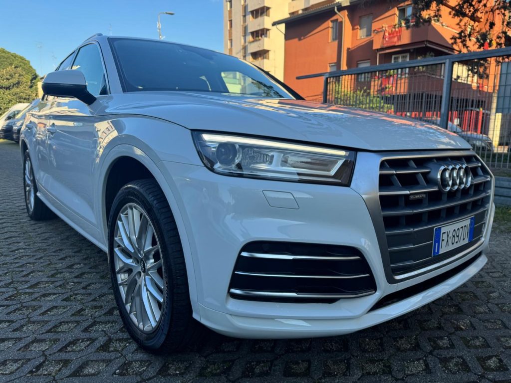 AUDI Q5 2.0 TDI QUATTRO S tronic Bus. Design - 2