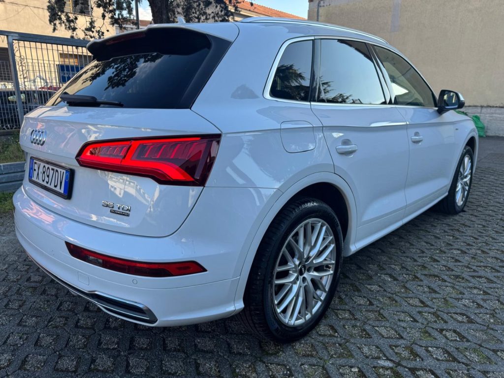 AUDI Q5 2.0 TDI QUATTRO S tronic Bus. Design - 4