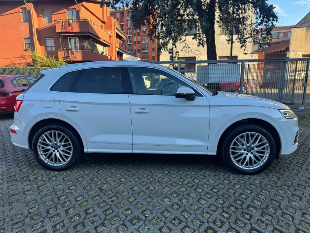 AUDI Q5 2.0 TDI QUATTRO S tronic Bus. Design - 7
