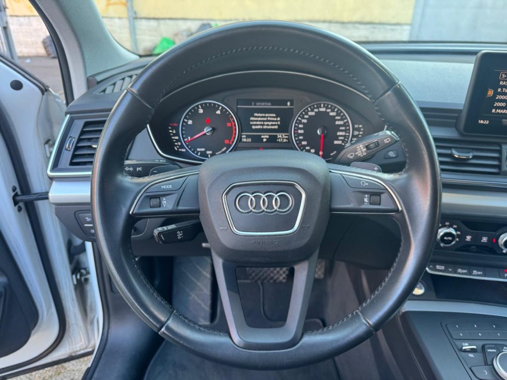 AUDI Q5 2.0 TDI QUATTRO S tronic Bus. Design - 9