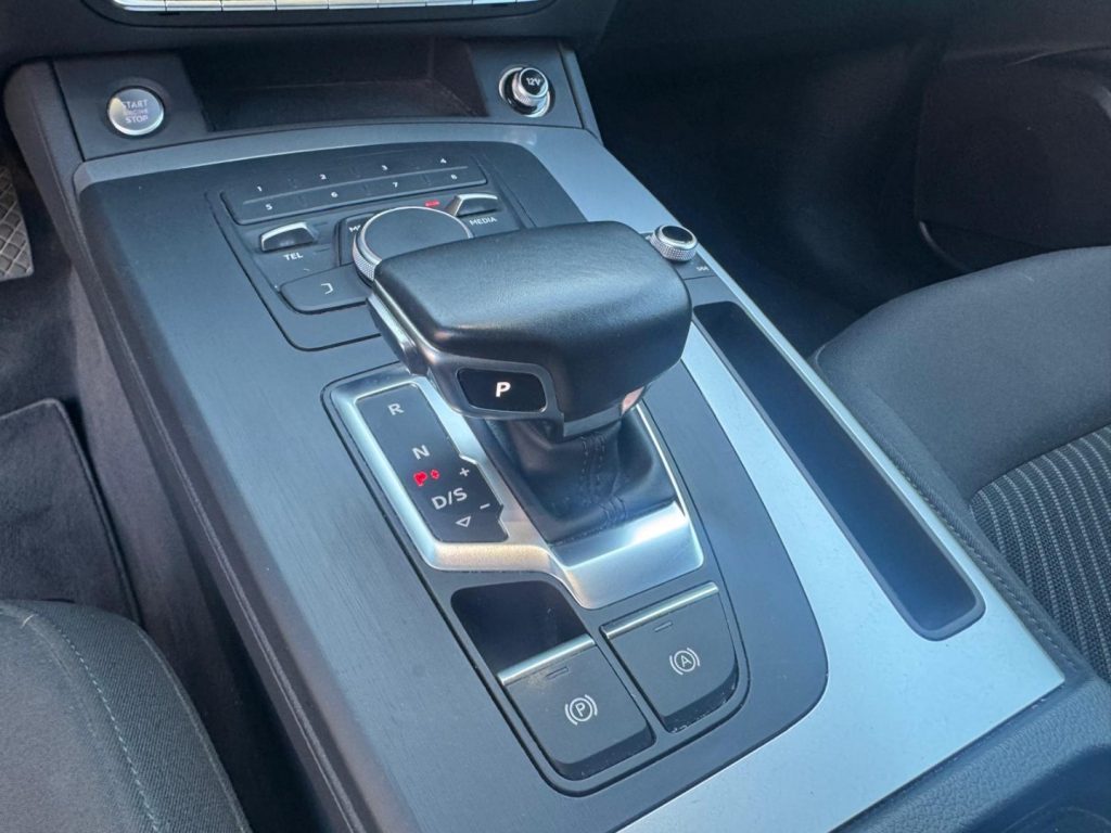 AUDI Q5 2.0 TDI QUATTRO S tronic Bus. Design - 10