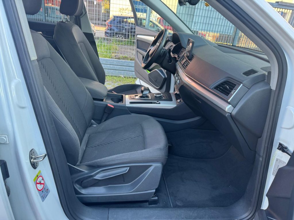 AUDI Q5 2.0 TDI QUATTRO S tronic Bus. Design - 13