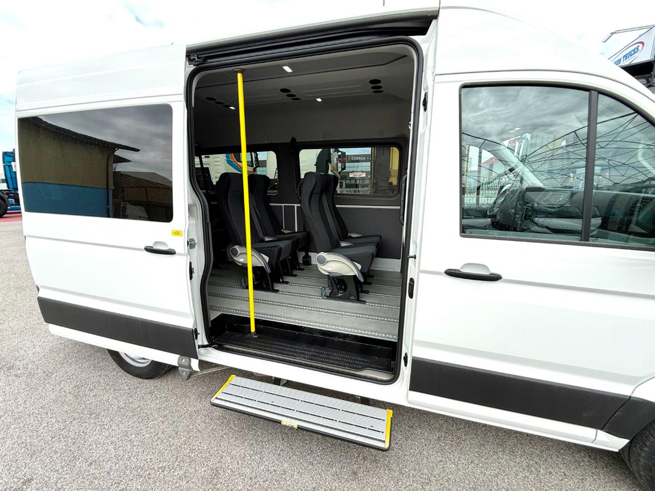 VOLKSWAGEN CRAFTER TRASPORTO DISABILI - 11