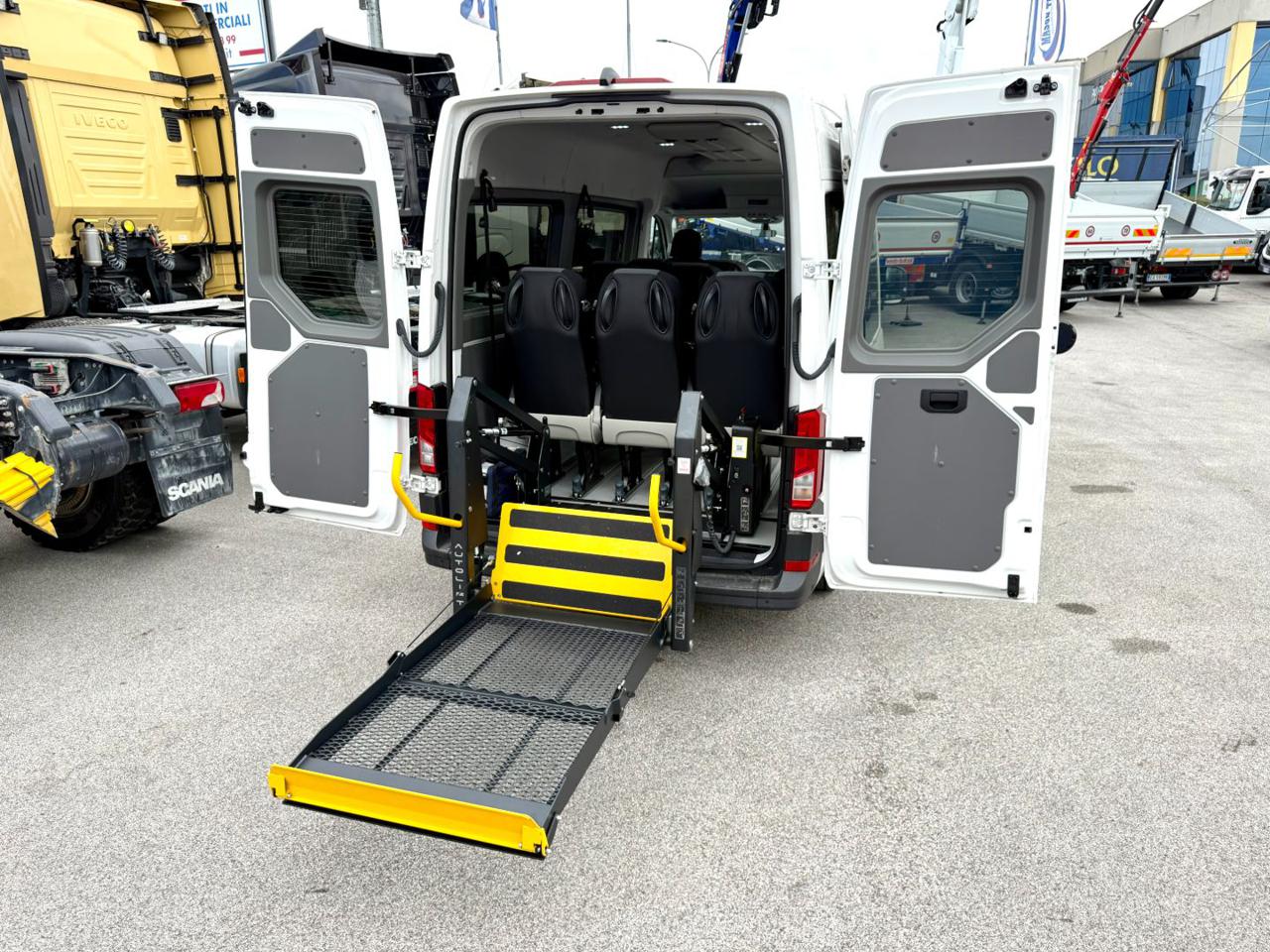 VOLKSWAGEN CRAFTER TRASPORTO DISABILI - 8