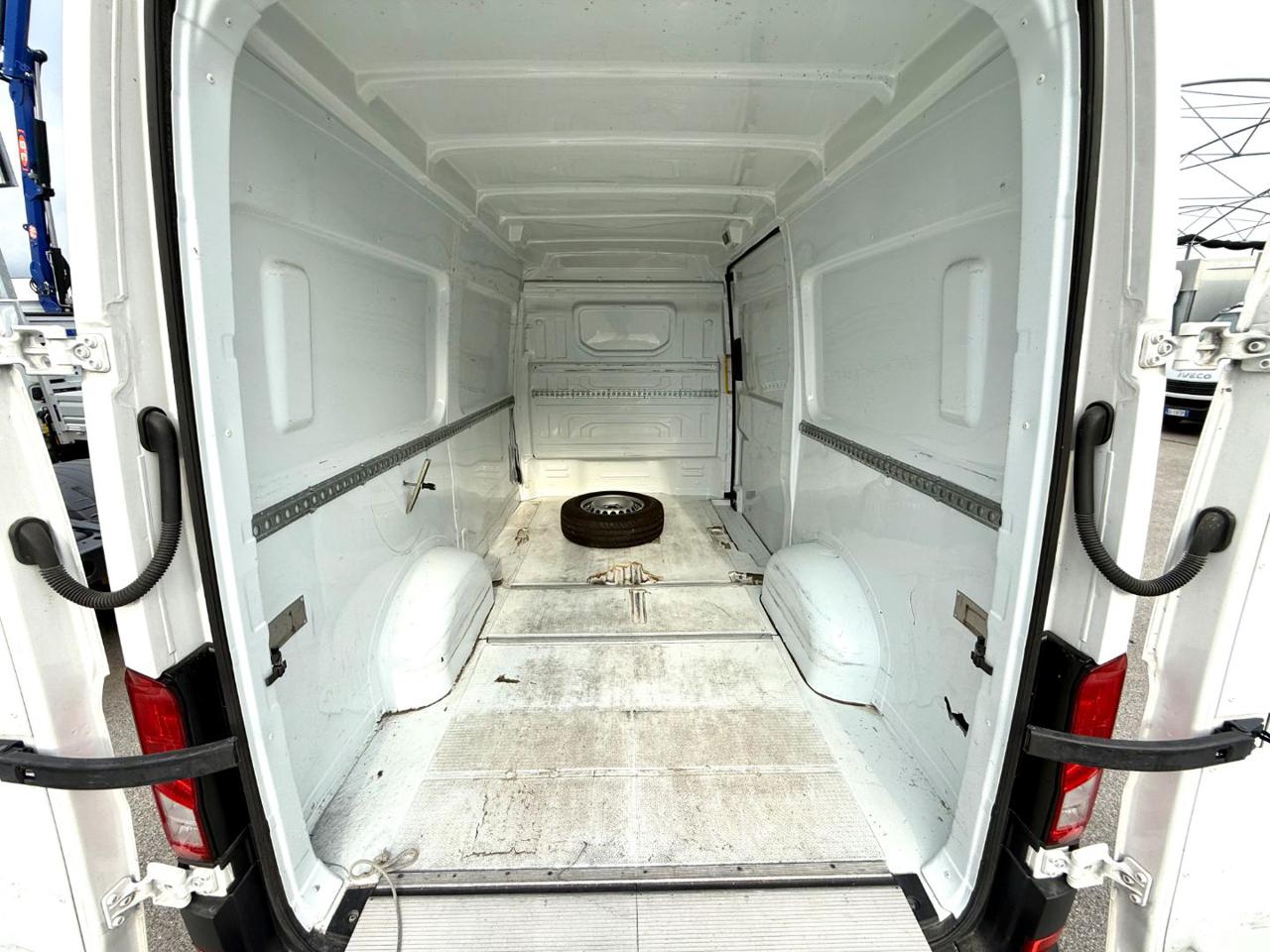 VOLKSWAGEN CRAFTER  2.0 TDI - 10