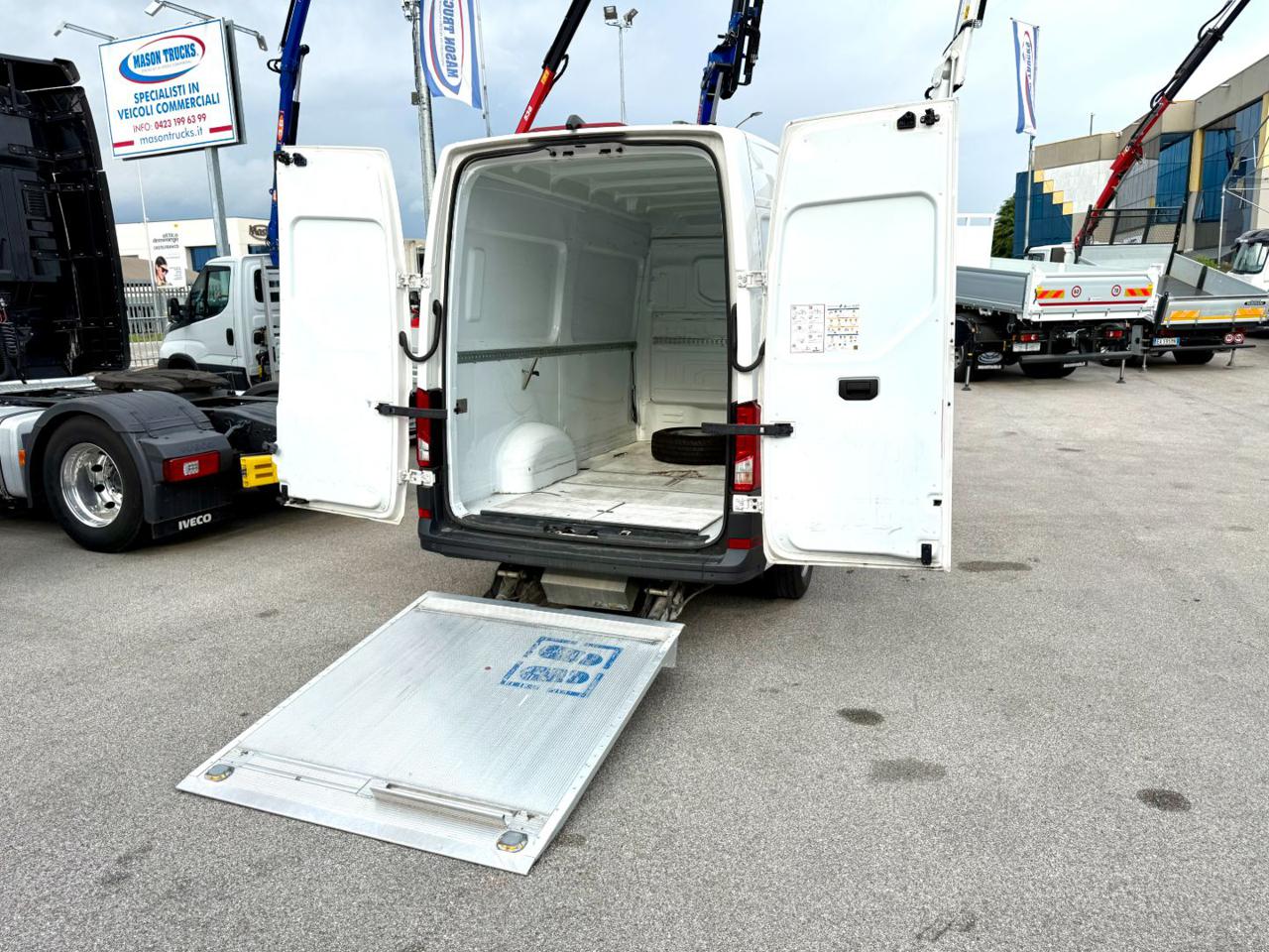 VOLKSWAGEN CRAFTER  2.0 TDI - 8