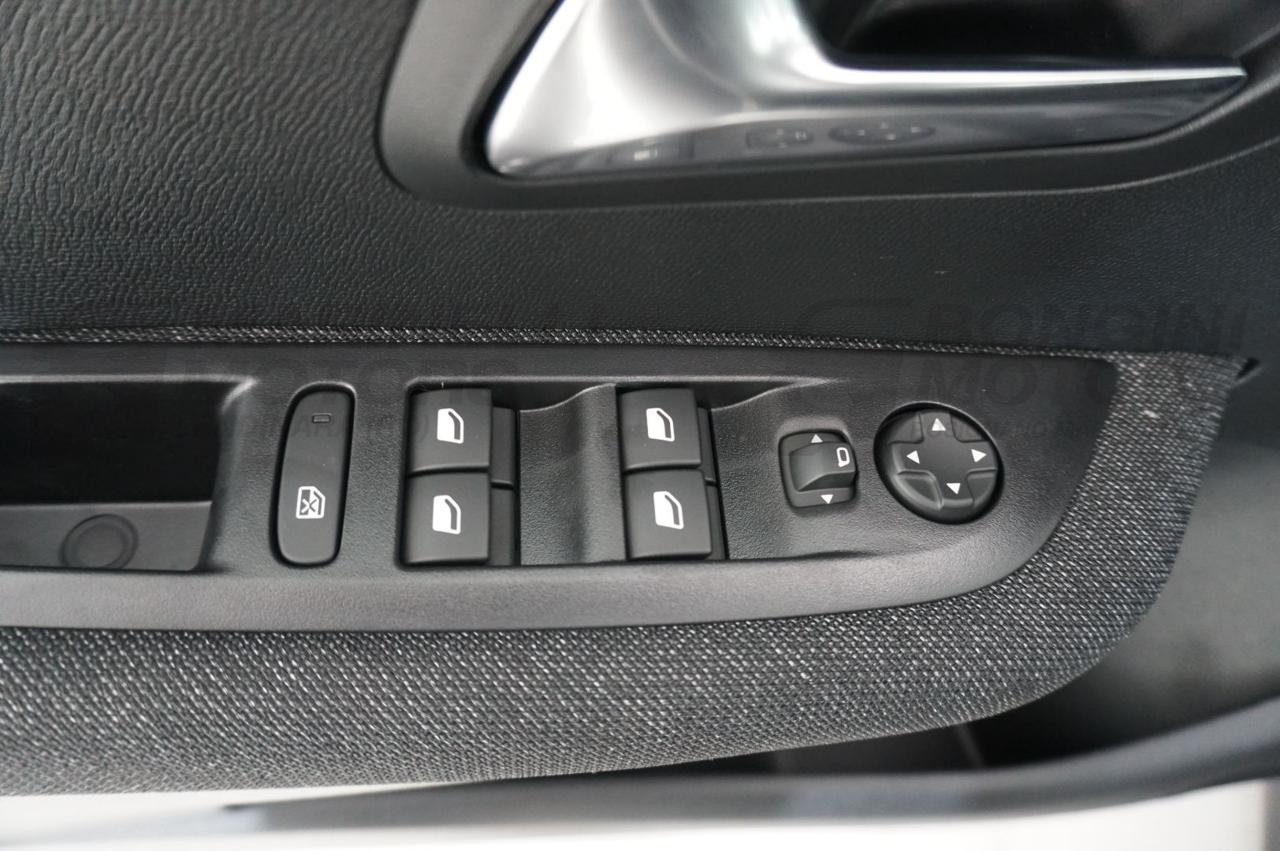 PEUGEOT 208 1.2 PURETECH 100CV STYLE - 19