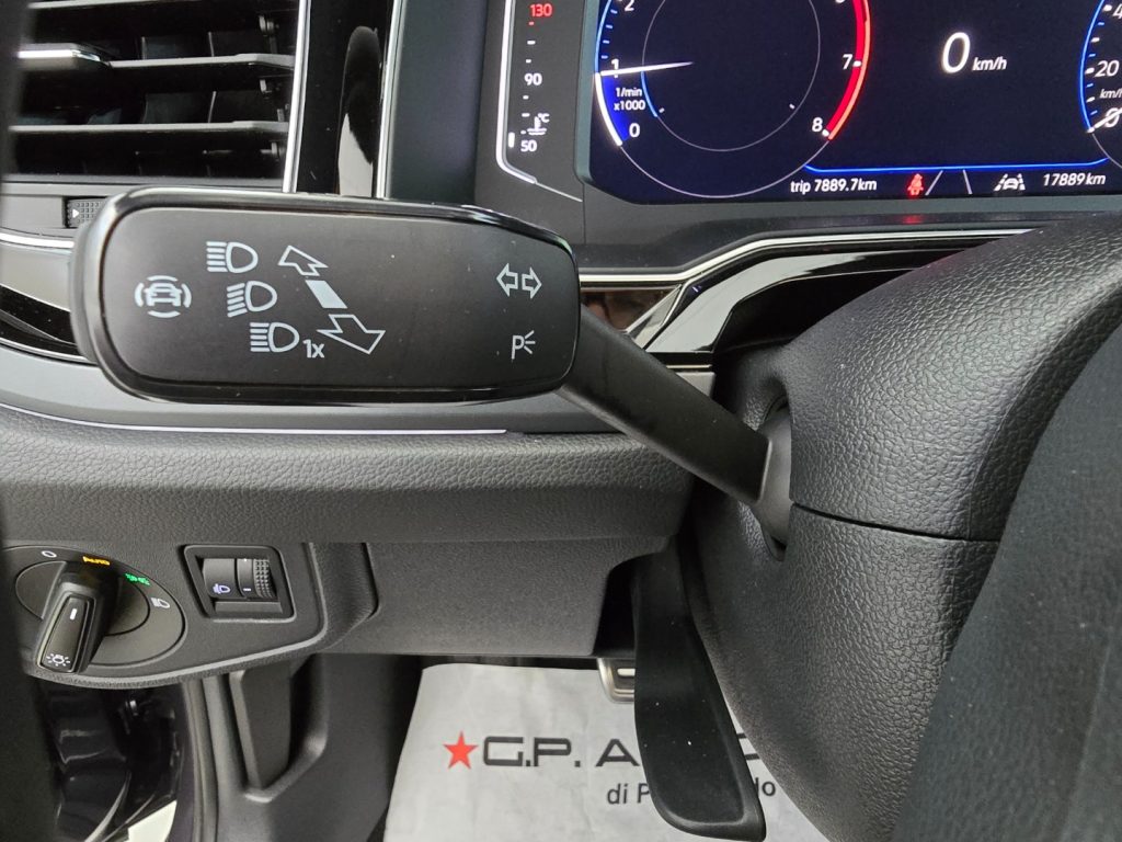 VOLKSWAGEN Taigo 1.0 TSI 115 CV R-Line + Tetto - 16