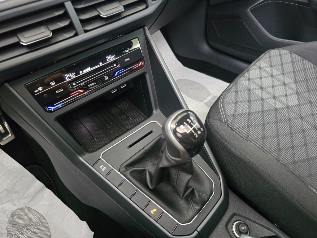 VOLKSWAGEN Taigo 1.0 TSI 115 CV R-Line + Tetto - 18