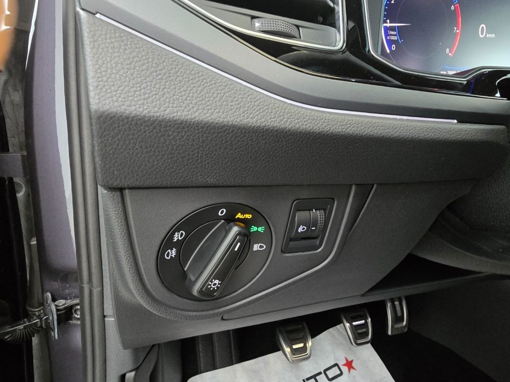 VOLKSWAGEN Taigo 1.0 TSI 115 CV R-Line + Tetto - 19