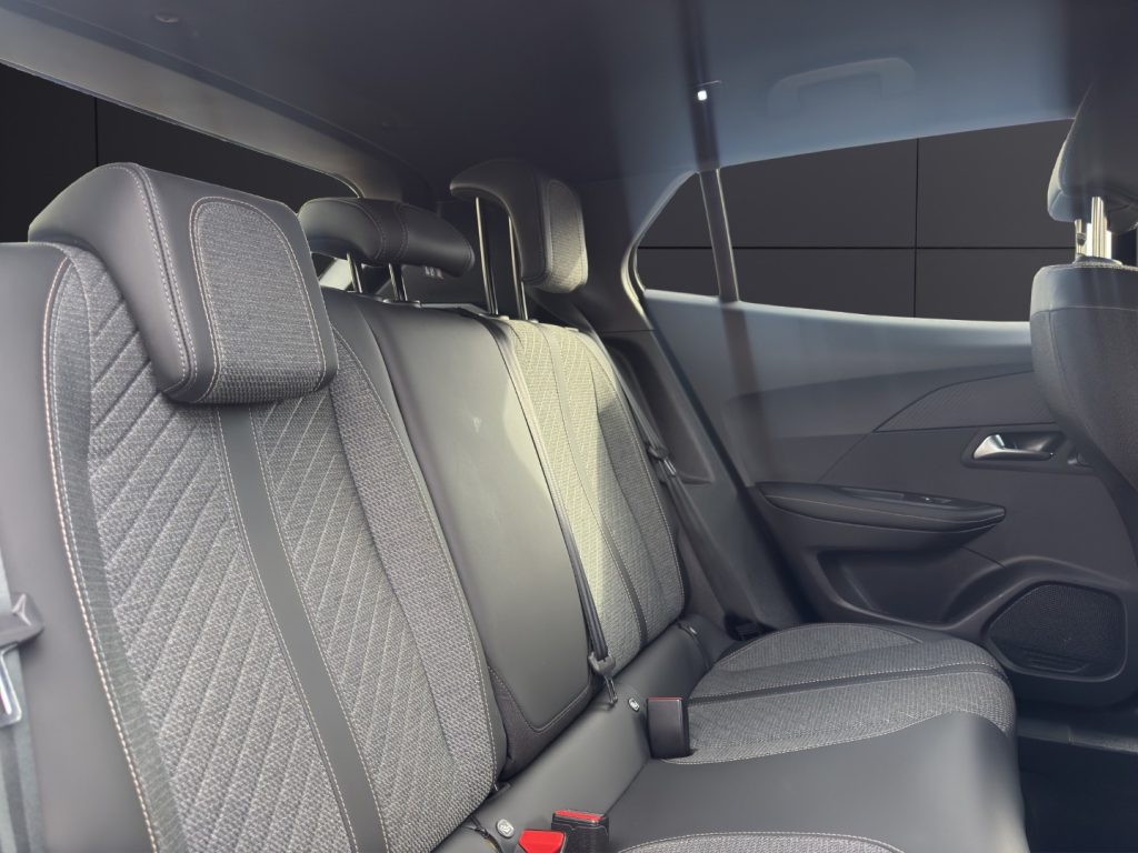 PEUGEOT 2008 Hybrid 136 e-DCS6 Allure - 17