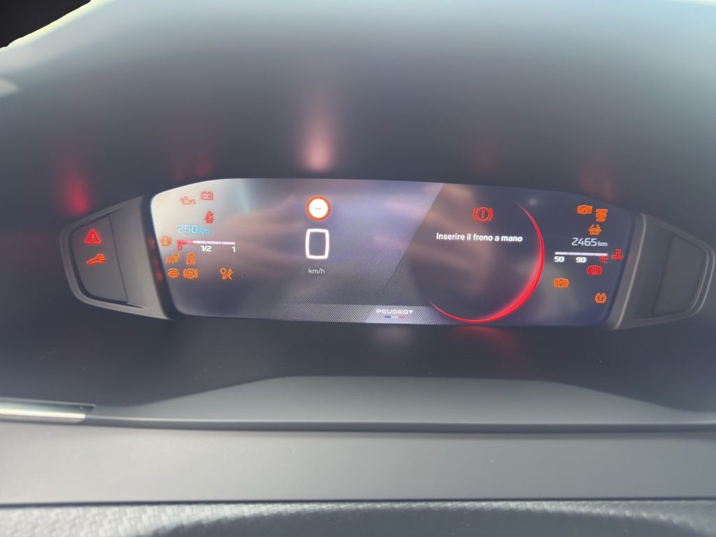 PEUGEOT 2008 PureTech 100 S&S Allure - 10