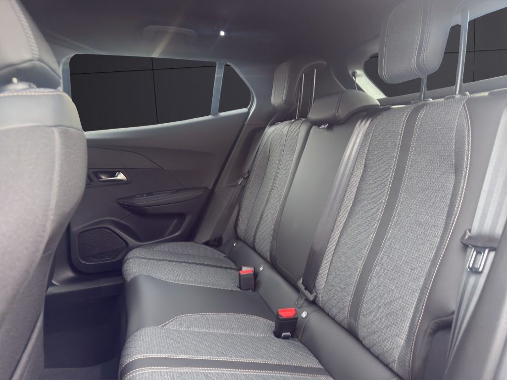 PEUGEOT 2008 PureTech 100 S&S Allure - 12