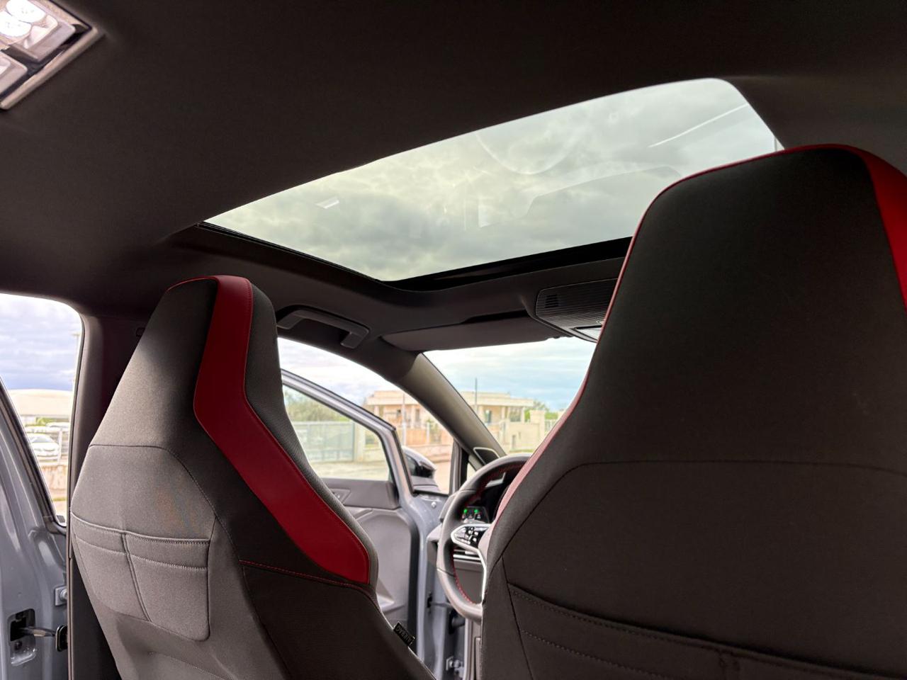 VOLKSWAGEN Golf GTI 2.0 TSI DSG TETTO-LED-PELLE-CERCHI 18. - 24