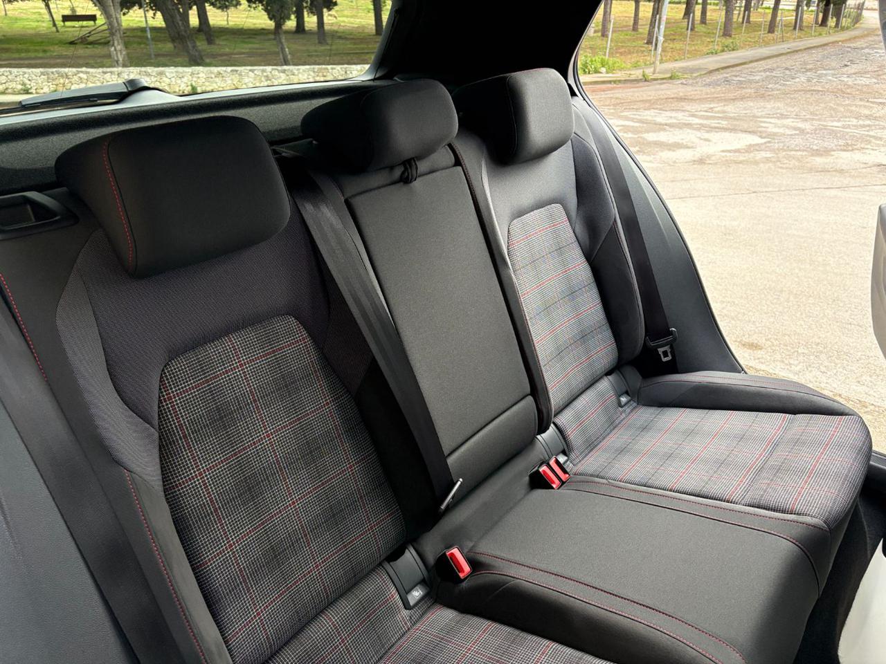 VOLKSWAGEN Golf GTI 2.0 TSI DSG TETTO-LED-PELLE-CERCHI 18. - 25