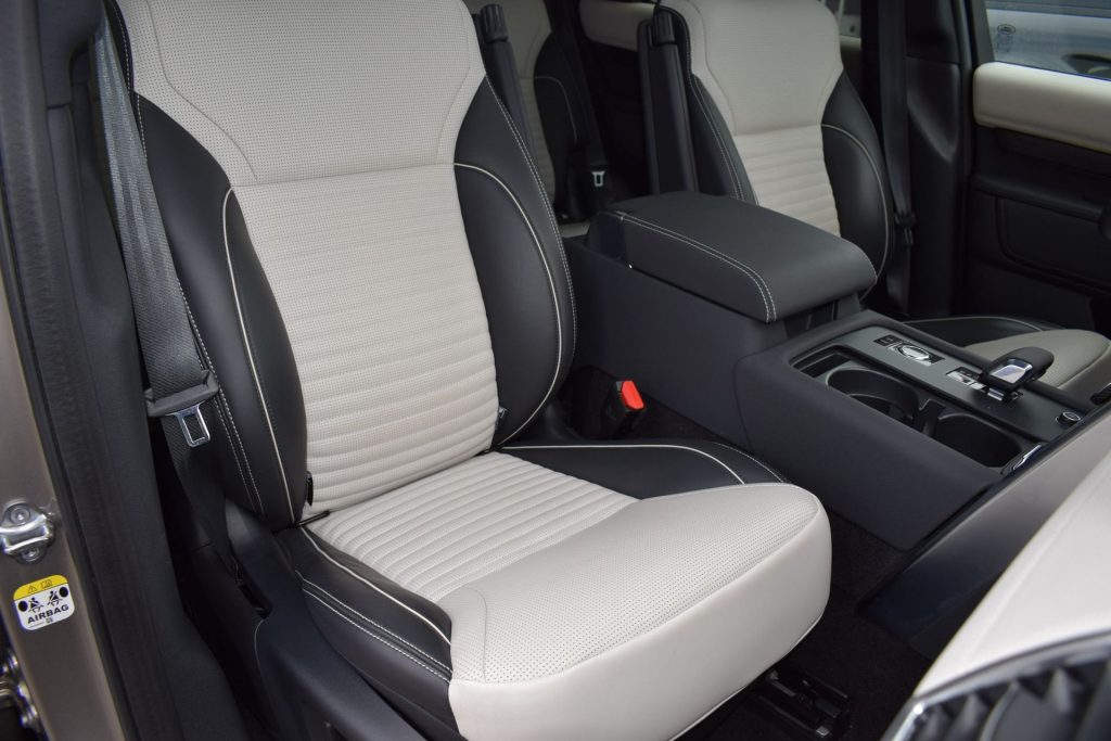 LAND ROVER Discovery 3.0 D I6 249PS R-Dynamic SE AWD auto. solo 14000 k - 15