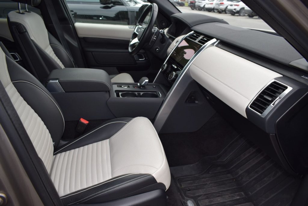 LAND ROVER Discovery 3.0 D I6 249PS R-Dynamic SE AWD auto. solo 14000 k - 17