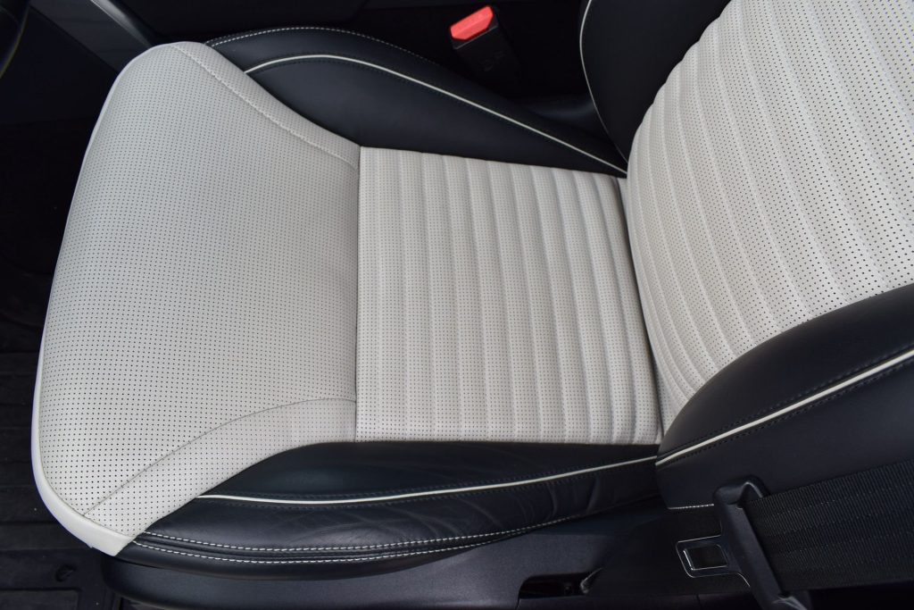 LAND ROVER Discovery 3.0 D I6 249PS R-Dynamic SE AWD auto. solo 14000 k - 18