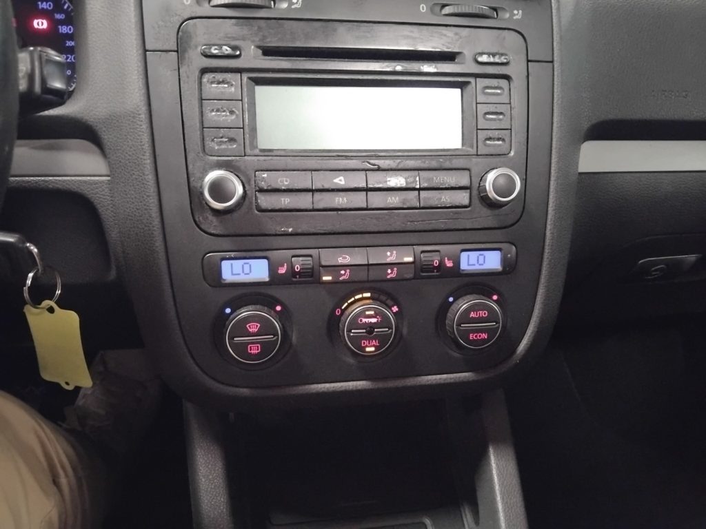 VOLKSWAGEN Golf 1.6 FSI 5p. Sportline - 20