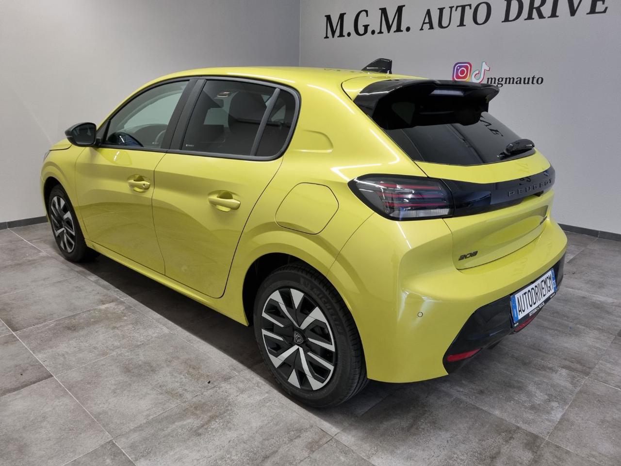 PEUGEOT 208 Hybrid 110 e-DCS6 STYLE - 32