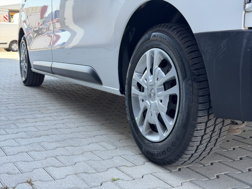 OPEL Vivaro 1.5 120cv L2H1 - 18
