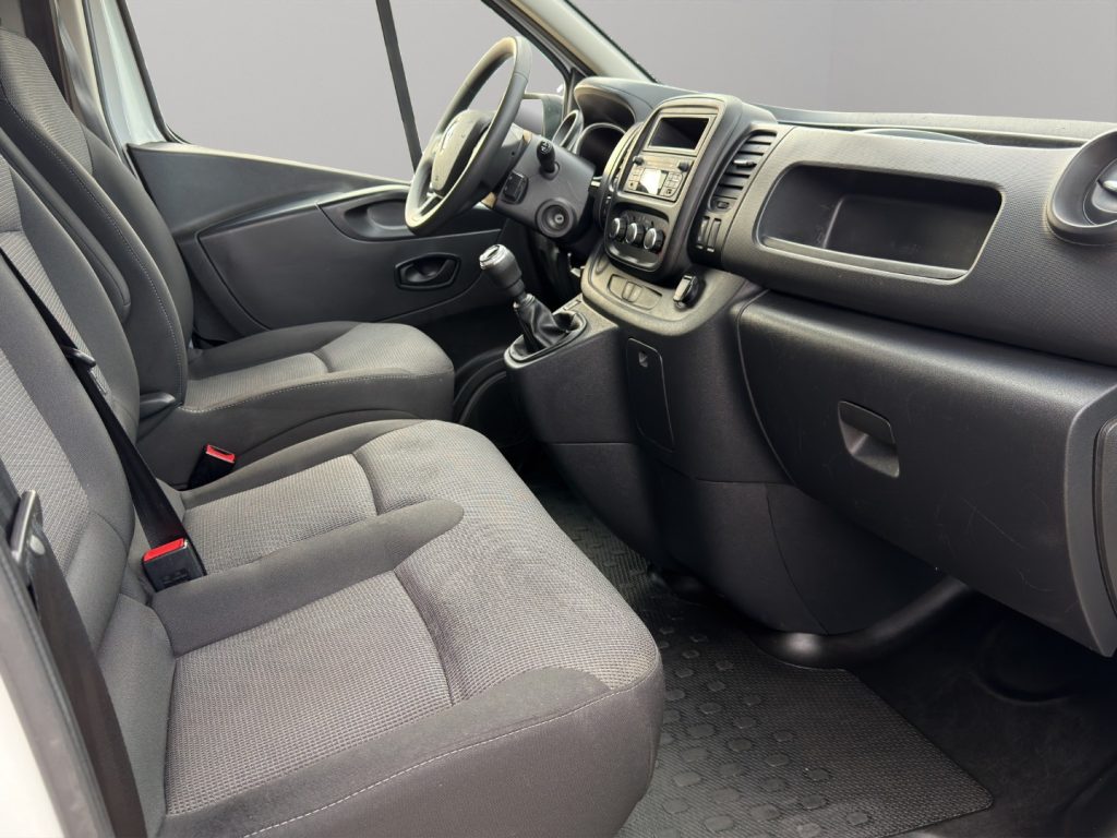 RENAULT Trafic L1H1 DCI 120CV - 9