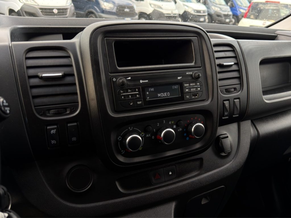 RENAULT Trafic L1H1 DCI 120CV - 13
