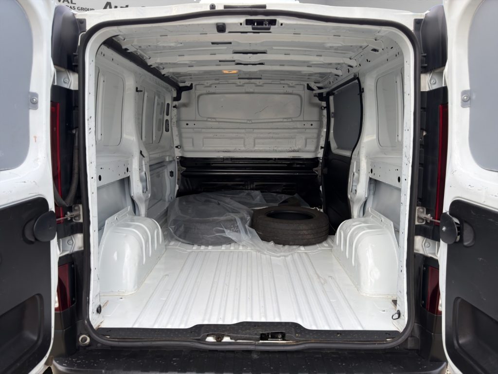 RENAULT Trafic L1H1 DCI 120CV - 15