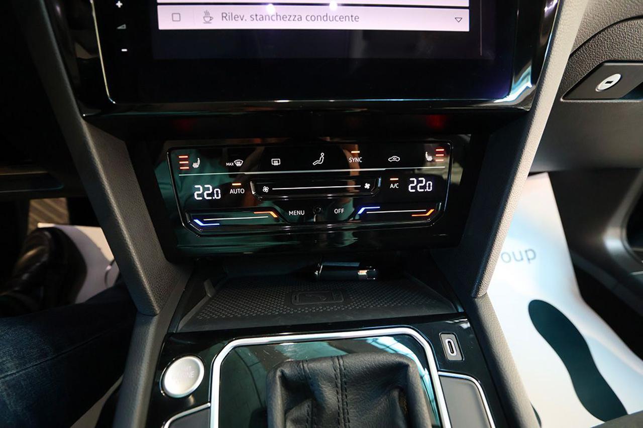 VOLKSWAGEN Passat Variant 2.0 TDI SCR EVO DSG Executive - 33