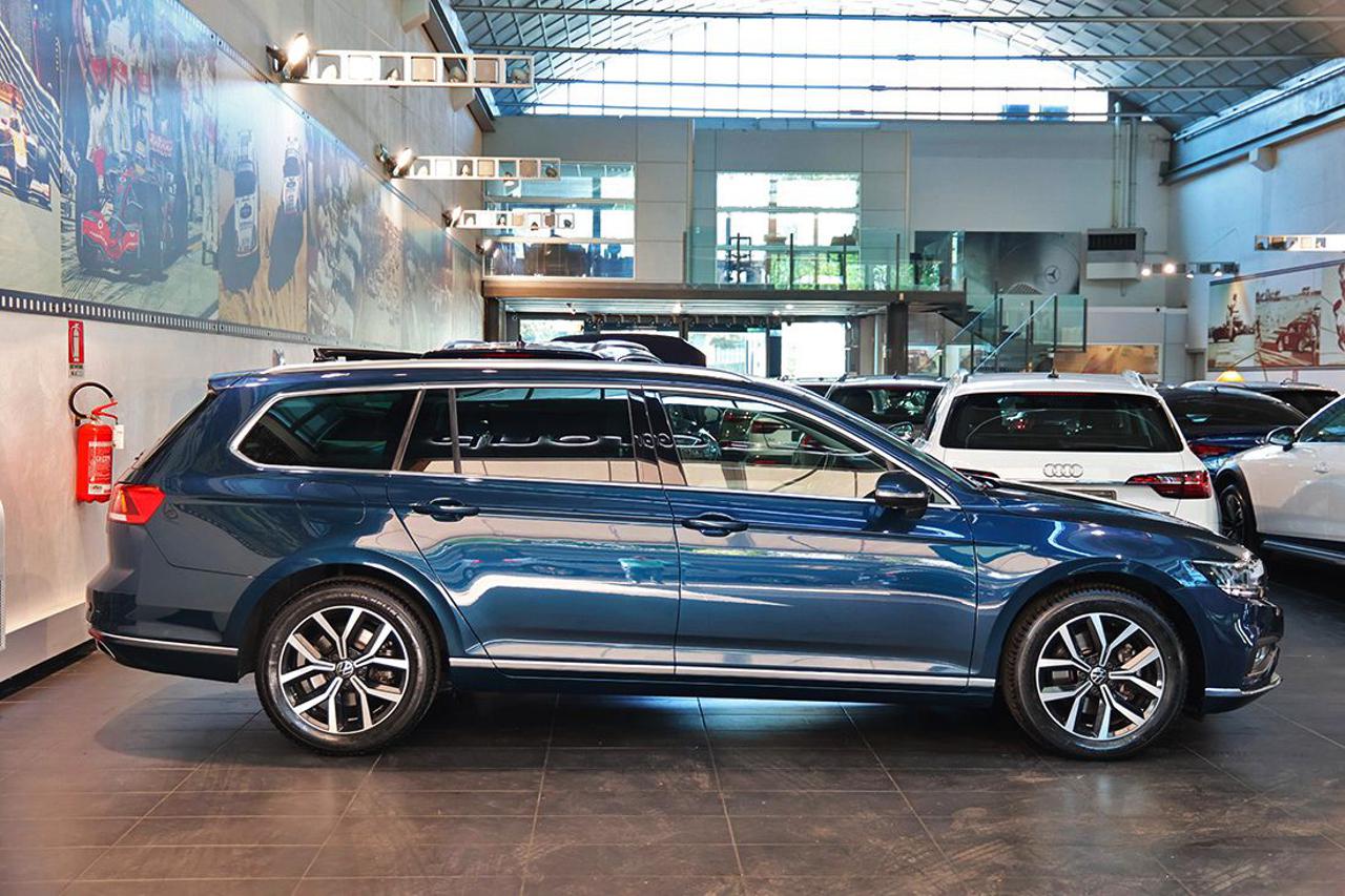 VOLKSWAGEN Passat Variant 2.0 TDI SCR EVO DSG Executive - 2