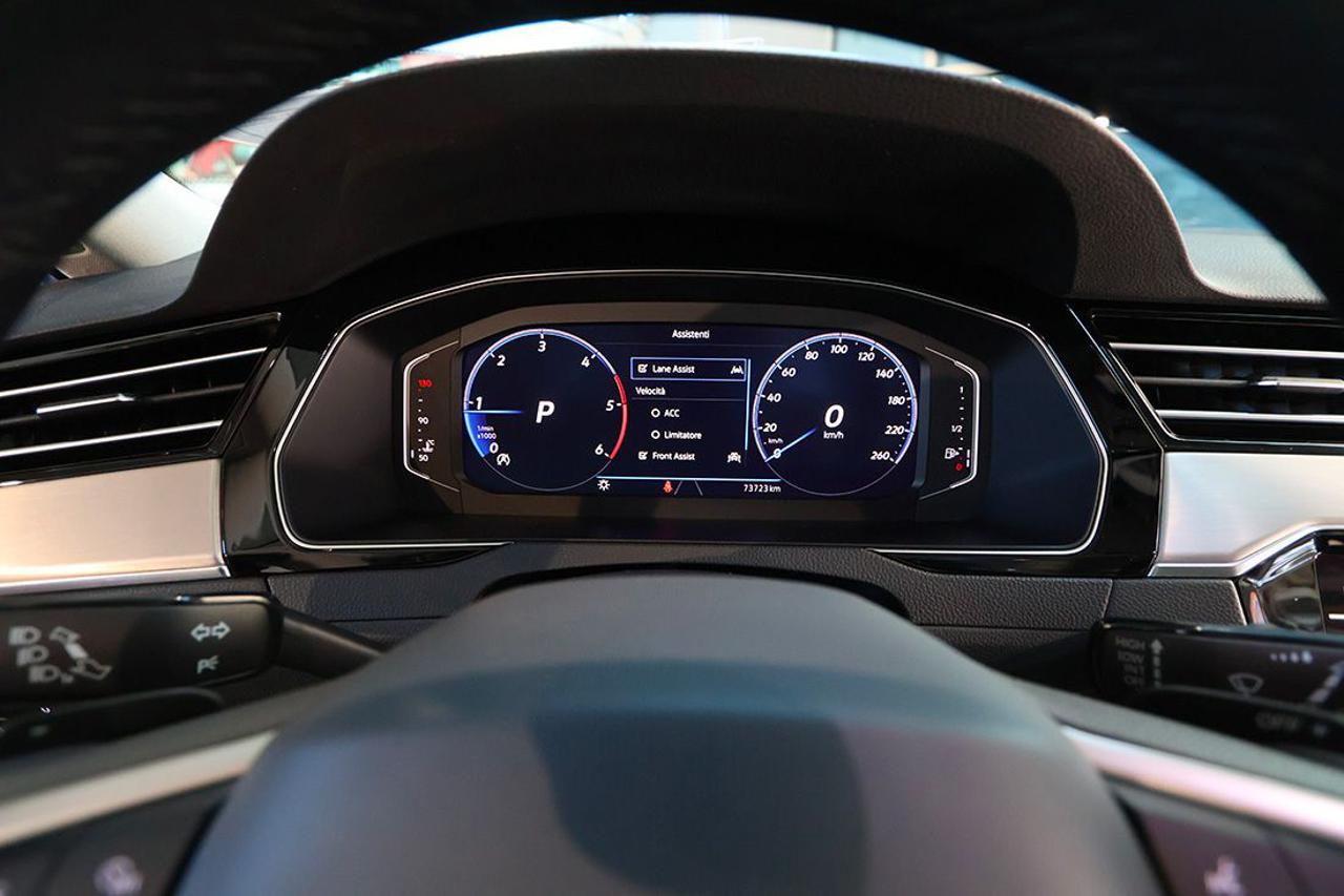 VOLKSWAGEN Passat Variant 2.0 TDI SCR EVO DSG Executive - 30